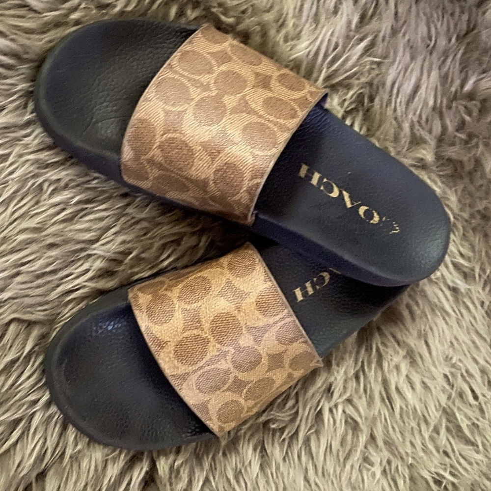 Coach Size 9, sandal